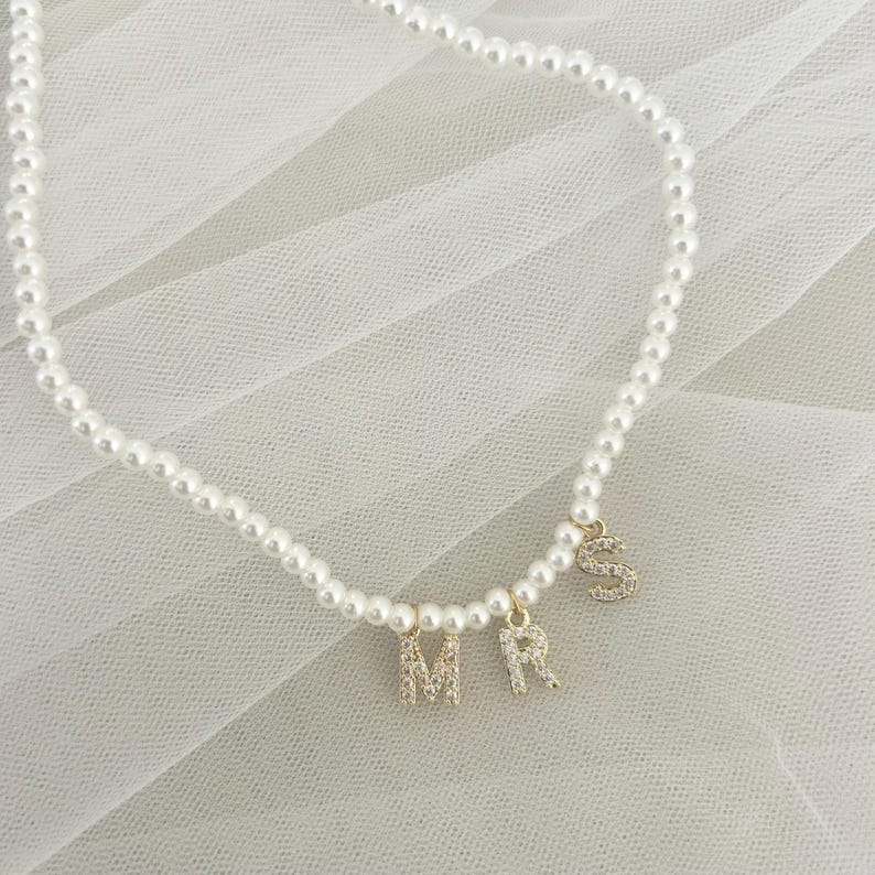 Honeymoon gift | wifey necklace | bride to be necklace | bride to be gift | hen party gift | bridal shower gift | pearl bride necklace mrs