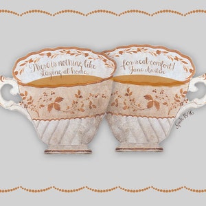 Może przedstawiać: Dwie brązowe i białe filiżanki do herbaty z pozłacanymi obwódkami i kwiatowymi wzorami. Tekst na filiżankach brzmi "There is nothing like staying at home..." i "for real comfort! Jane Austen".