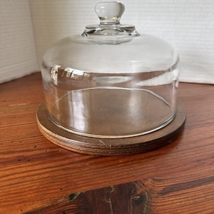 Vintage 7 1/2&quot; Clear Glass Dome Covered Wooden Cheese Plate Serving Tray