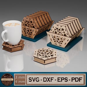 Op de afbeelding: Set van zes zeshoekige houten onderzetters met een geometrisch patroon, gepresenteerd in een houten houder. De onderzetters zijn 3 mm of 4 mm dik. SVG-, DXF-, EPS- en PDF-bestanden zijn inbegrepen.