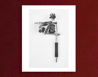 Vintage tattoo machine Giclée print | Beperkte editie | Tatoeagekunst | Zwart-wit fotografie