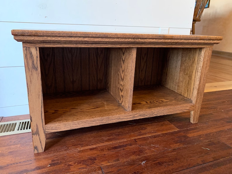 Ekbänk i mudroom: Förvaring av sko i sliten entré bild 1