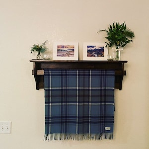 Wood Quilt Rack with Shelf: Wall Hanging Blanket Display