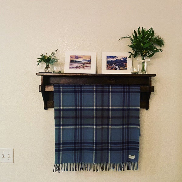 Wood Quilt Rack with Shelf: Wall Hanging Blanket Display