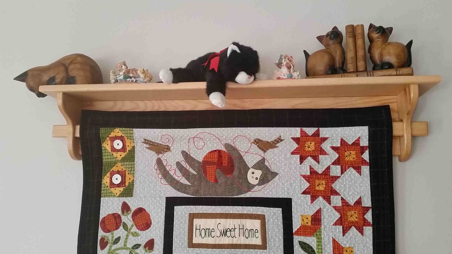 Quilt Hanger With Shelf, 48 Inch Oak Quilt Rack, Wall Hanging Quilt Rod