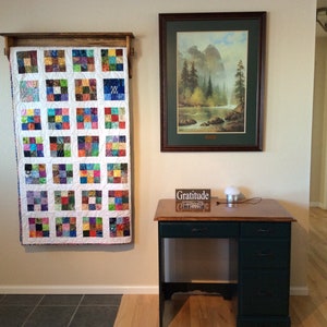Quilt Rack |  Tapestry Shelf with Quilt Rod |  Blanket Display Shelf |  Quilt and Blanket Rack | Wall Hanging Wood Towel Rack Stanied