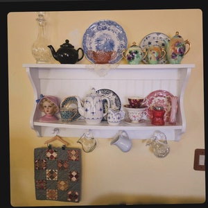 Beautiful Primitive Bowed Country Shelf and Plate Rack, Antiqued , Rustic Display Shelf 42&quot;, Country Home Decor, Bowl Display, Dish Rack