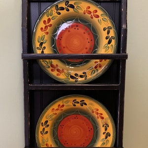 Adorable estante para platos, expositor de platos para colgar en la pared, estante rústico para platos de granja