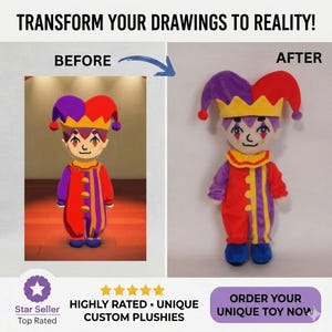 Pode incluir: Imagem de comparação antes e depois de um brinquedo de pelúcia personalizado em forma de bobo da corte. O peluche tem um traje vermelho e roxo, uma gola amarela e um chapéu de bobo da corte. O texto diz "TRANSFORM YOUR DRAWINGS TO REALITY!" e "HIGHLY RATED • UNIQUE CUSTOM PLUSHIES."