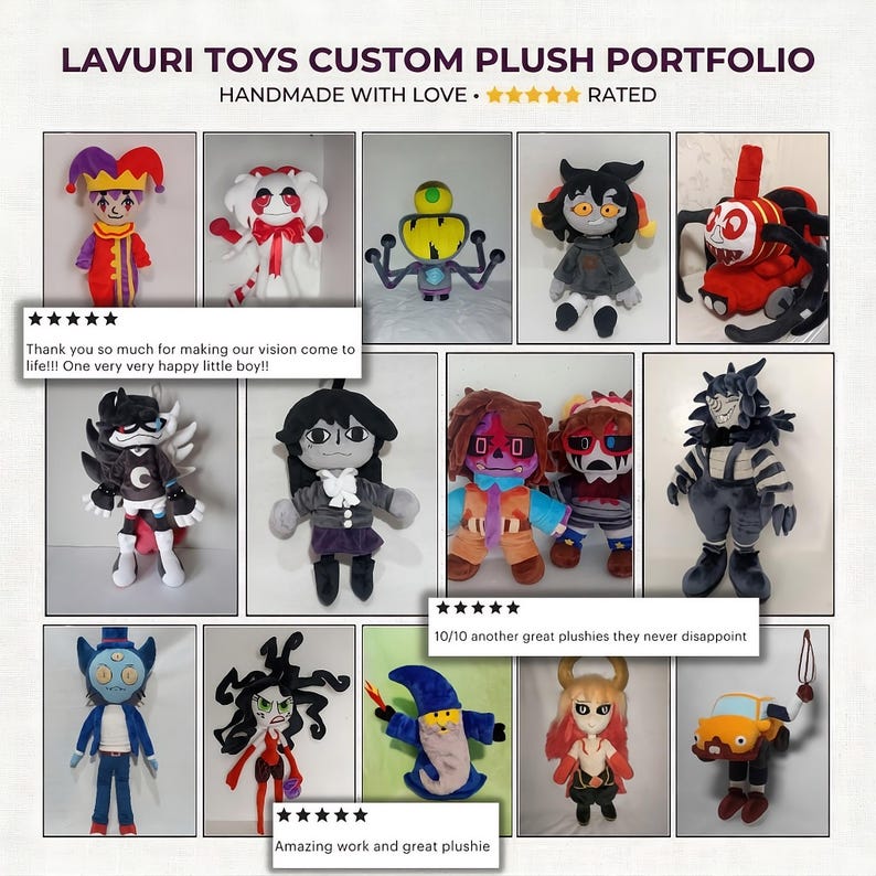 Puede incluir: Un portafolio de peluches personalizados con varios juguetes de peluche hechos a mano. Los juguetes incluyen un buf&oacute;n, una criatura blanca con un lazo rojo, un robot amarillo, un personaje gris, una m&aacute;quina roja y negra, y m&aacute;s.