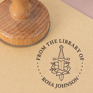Schwert & Blumenbuchstempel, Benutzerdefinierter Bibliotheksstempel, Holzstempel, aus der Bibliothek von Stempel, personalisierter Stempel, benutzerdefinierter Stempel, EX LIBRIS STEMPEL