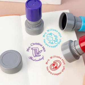 Sellos personalizados para maestros, sellos con nombre personalizado, sellos de regalo para maestros, sellos con comentarios para maestros, sellos para el aula, sellos bonitos, sellos para tareas.