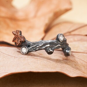 Handgeschnitzter Ring mit Zweig und Ahornblatt, Massives 925 Sterling Silber Rhodium Finish, Natur Verlobungsring, Stapelbarer Ring Geschenke für Frauen
