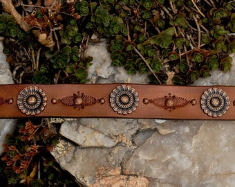 Collar para perros con tachuelas, conchos de girasol y tachuelas de cobre envejecido, 15"-17,5"