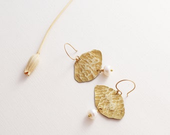Wander Pearl Drop Earrings - Pearl and Brass Everyday Elegant Delicate Feminine Earrings