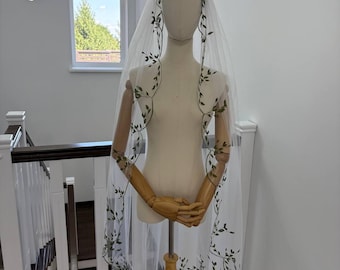 Emerald Green Leaf Embroidered Wedding Veil, Lace Bridal Veil