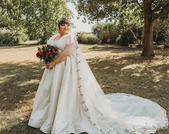 Emerald Green Leaf Embroidered Wedding Veil