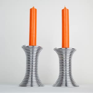 Candelabros vintage de cromo de la era espacial de los años 80: diseño de metal acanalado hecho a mano