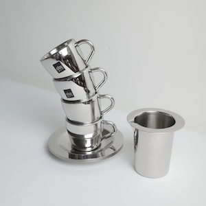 Zack Stainless Steel Espresso Set with Milk Jug – 1990s Modernist Design – 4 Cups, 4 Saucers & Creamer – Bauhaus-Inspired Minimalism