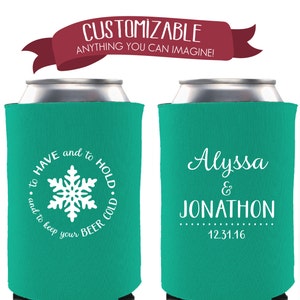 Puede incluir: Enfriadores de latas de color turquesa con texto blanco y diseño de copo de nieve. Uno de los enfriadores dice "to have and to hold, and to keep your beer cold". El otro dice "Alyssa & Jonathon 12.31.16". La pancarta de arriba dice "CUSTOMIZABLE ANYTHING YOU CAN IMAGINE!"