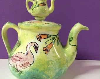 Teapot with teapot lid