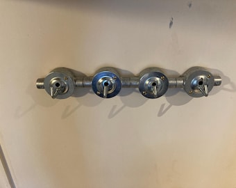 亜鉛メッキ鋼のインダストリアルな4コートコートハンガー