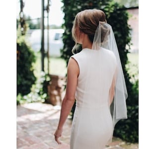 Sleek Minimalist Bridal Veil - Timeless Elegance with a Cut Edge