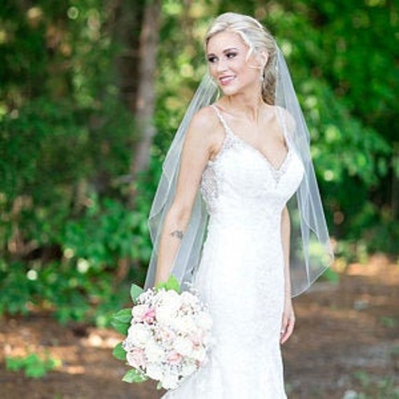 Bridal short veil with blusher and pencil edge - Merrow edge