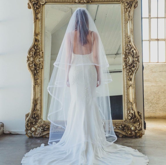 Off white wedding veil deals