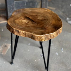 Wooden Side Table, Unique Wood Coffee Table with Metal Legs, Live Edge Coffee Table Handcrafted, End Table Wood Raund, Rustic Coffee Table