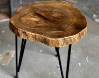 Wooden Side Table, Unique Wood Coffee Table with Metal Legs, Live Edge Coffee Table Handcrafted, End Table Wood Raund, Rustic Coffee Table