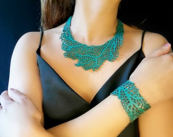 Feligrana animal skin openwork green blue bib necklace, turquoise choker with sea coral design, light boho jewelry, stylish touch for her