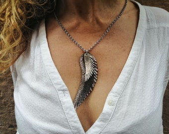 Luminous laser cut pendant, boho designe angel wings necklace 3 layers with metallic colors, Stainless steel chain, Suitable for many loocks