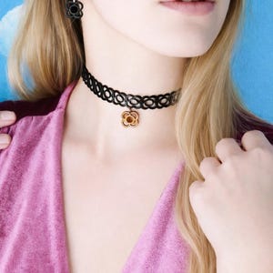 Gargantilla de cuero con flores de Barcelona: elegante collar con diseño floral, joyería de cuero estilo boho