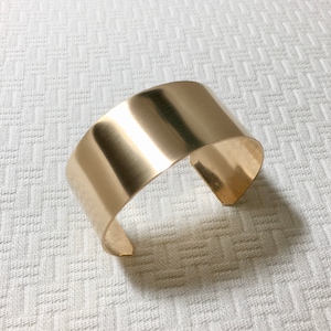 14K Gold breites Manschettenarmband, Gold gefülltes Armband, hochpolierter rustikaler Armreif