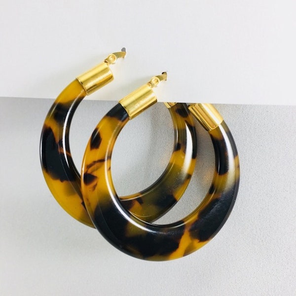 Tortoise Shell Hoop Earrings Snap Bar Closure Gold Tone