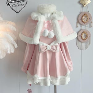 Coat Blush Pink Lolita Cape 3-Piece Set White Faux Fur Trim&Bow Brooch Cute Kawaii Princess Barbie Doll Manga Y2K Cosplay Outfit Victorian G