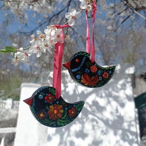 Set of 2 Hand Painted Wooden Easter Bird Decor - Spring Woodland Decoration