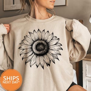 Sunflower Sweatshirt for Women, Floral Hoodie, Sunflower Garden Crewneck, Cozy Summer Sunshine Pullover, Cute Botanical Graphic Sweatshirt