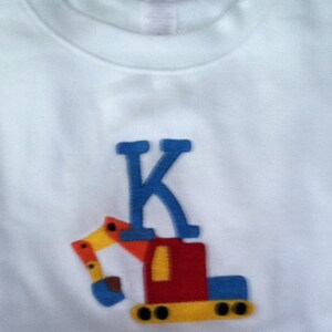 Boy&#39;s Short Sleeve Embroidered Bulldozer t-shirt
