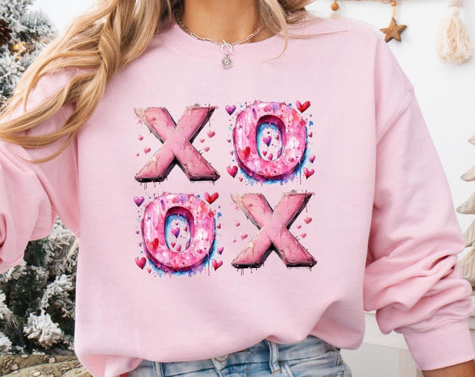 Valentine Day Shirt, XOXO Valentines Tee, Womens Heart Shirt, Cute Love Tee, Retro Valentine Gift, Ladies Valentine Tshirt