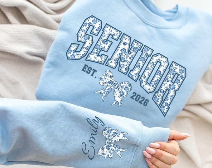 Custom Senior 2026 Sweatshirt, Personalized Class of 2026 Shirt, Coquette Senior 2026 Sweatshirt, Graduation Gift, Senior Mom Sweatshirt