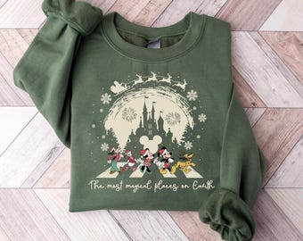 Camiseta El lugar más mágico de la Tierra, Magic Kingdom Navidad, Sudadera navideña de Mickey y sus amigos, Sudadera navideña familiar de Disney.