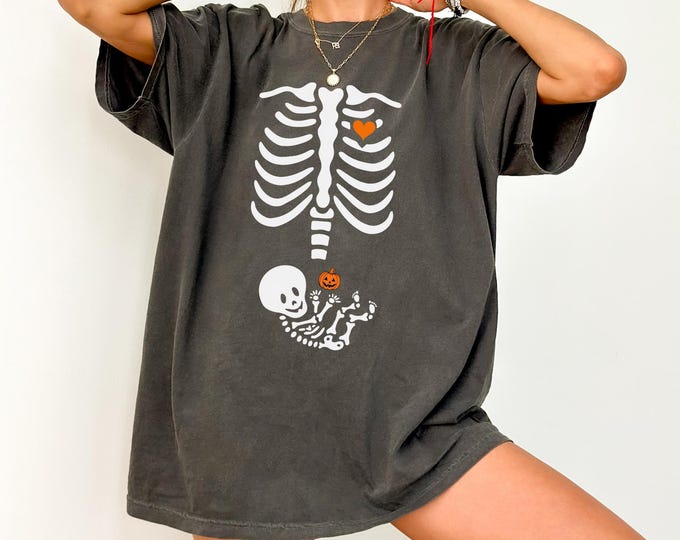 Skeleton Halloween Maternity Shirt, Funny Pregnancy Announcement 2025 TShirt, Spooky Pregnant Costume, New Mommy Tee, Fall Mama to Be Gift