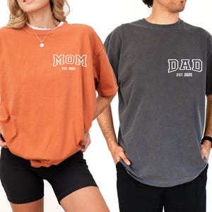 Custom Mom Dad Comfort Colors® T-shirt, Personalized Mama & Dad Pocket Shirt, Pregnancy Announcement Tee, Matching Parents Outfit Gifts