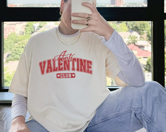 Anti Valentine Club Sweatshirt,Comfort Colors® Valentine Days Sweater,Mom Sweatshirt,Lover Gift,Valentines Day Shirt,Retro Valentine day tee