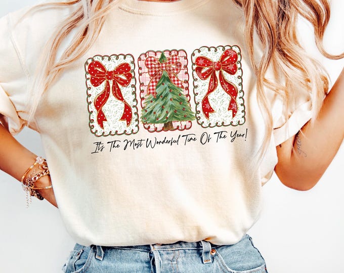 Comfort Colors®Coquette Merry Christmas Shirt,Merry Christmas Family Shirt Womens Holiday Gift,Retro Christmas T-Shirt,Merry Christmas Gift