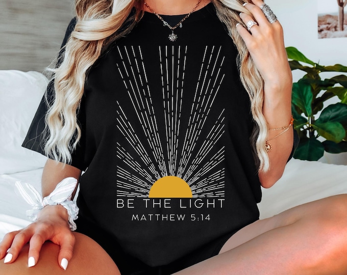 Comfort Colors® Be The Light Sweatshirt Gift For Christians,Mathew 5:14 Sweatshirt,Bible Verse Sweater,Religious Hoodie,Faith Outfit,Church