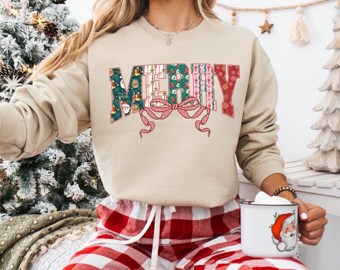 Merry Christmas Shirt Christmas Holiday Tee Cute Xmas Shirt Christmas Bow T Shirt Trendy Christmas Sweatshirt Cozy Holiday Top Women