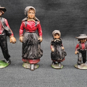 Vintage Cast Iron Amish Family Figurines: Hand-Painted Folk Art Decor